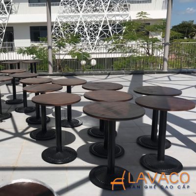 Ban-tron-cafe-mat-go-chan-gang