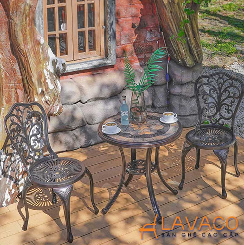 Mẫu bàn ghế nhôm đúc ngoài trời đẹp, bền và sang trọng