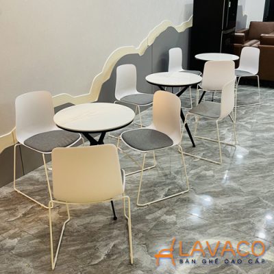 Ban-cafe-chan-sat-mat-da-hien-dai