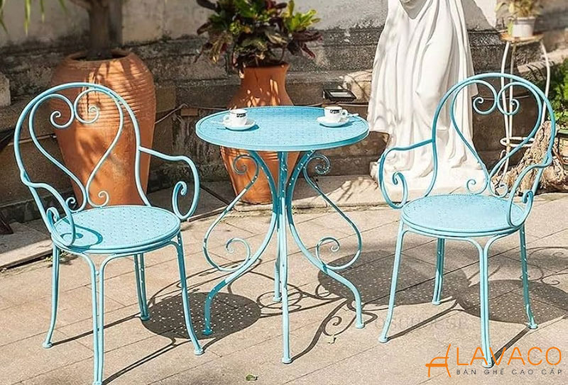 ban-ghe-ban-cong-chung-cu-3