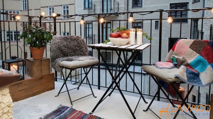 ban-ghe-ban-cong-gap-gon-3