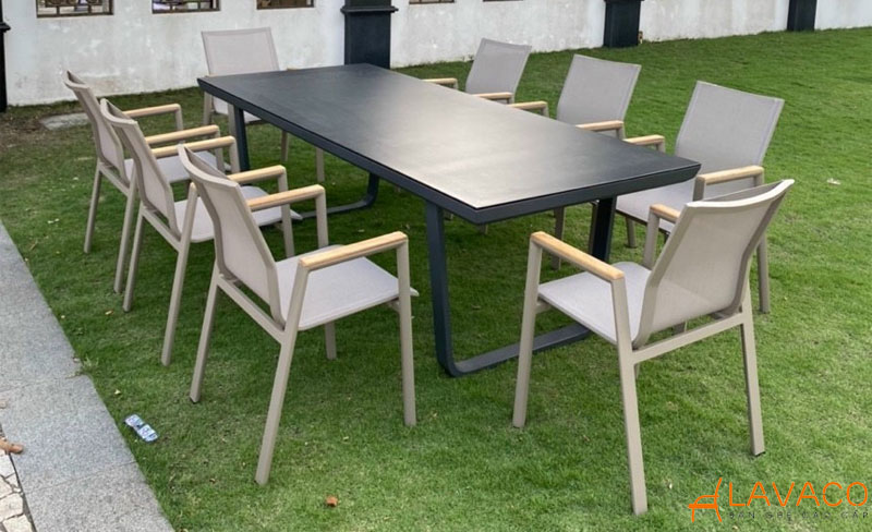 Bộ bàn ghế ngoài trời thanh lý giá rẻ, hợp túi tiền