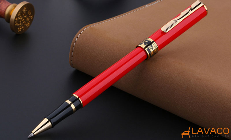 Vật phẩm phong thủy để bàn làm việc hợp tuổi và mệnh