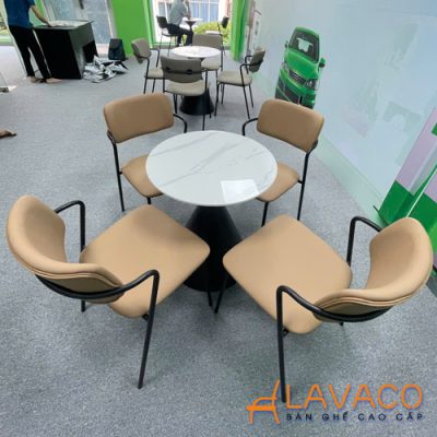 Bo-ban-tiep-khach-showroom-hien-dai