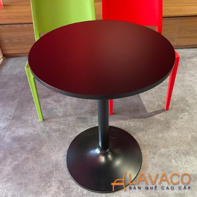 Ban-cafe-chan-mam-tru-sat-son-tinh-dien