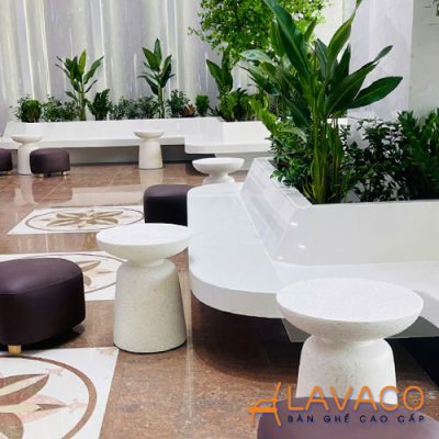 Ban-goc-sofa-be-tong-da-mai