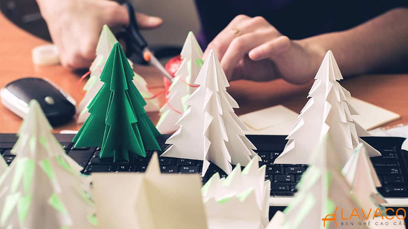 Gợi ý cách trang trí noel bàn làm việc đơn giản và đẹp