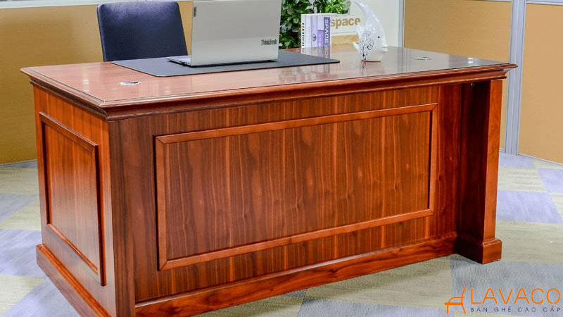 TOP 4 mẫu bàn làm việc giám đốc gỗ tự nhiên đẳng cấp, sang trọng