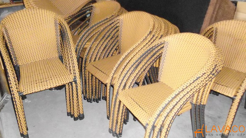 Một số lưu ý khi chọn mua bàn ghế nhựa thanh lý