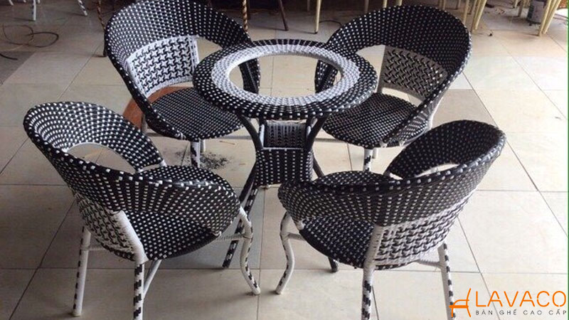 4 mẫu bàn ghế quán trà sữa thanh lý nên mua và một số lưu ý