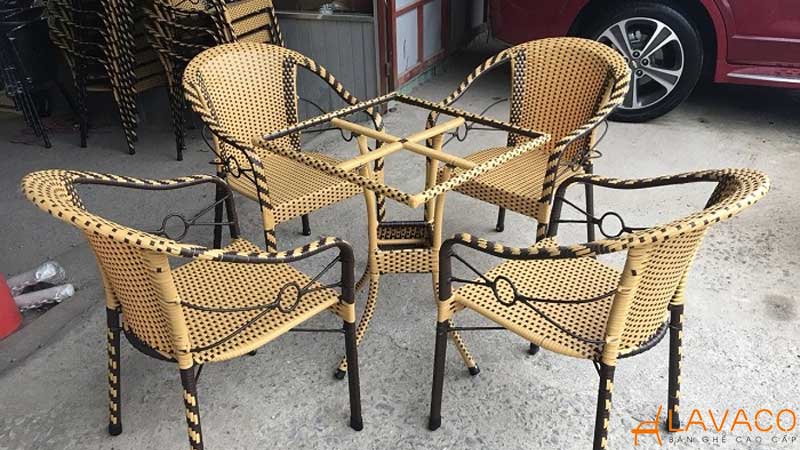 TOP 15 mẫu bàn ghế cafe nhựa giả mây đẹp nhất hiện nay