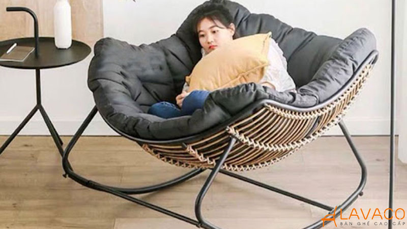 Ghế dài mây nhựa bập bênh thư giãn