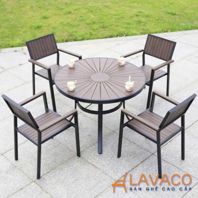 Bo-ban-cafe-san-vuon-biet-thu-cao-cap