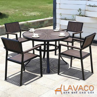 Bo-ban-cafe-san-vuon-biet-thu-cao-cap