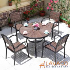 Bo-ban-cafe-san-vuon-dep