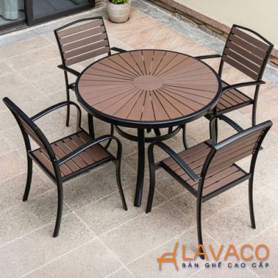 Bo-ban-cafe-san-vuon-dep