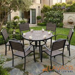 Bo-ban-san-vuon-biet-thu-go-nhua-hien-dai