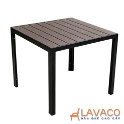 Ban-cafe-ngoai-troi-mat-vuong-go-nhua-polywood
