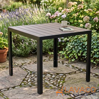 Ban-cafe-ngoai-troi-mat-vuong-go-nhua-polywood