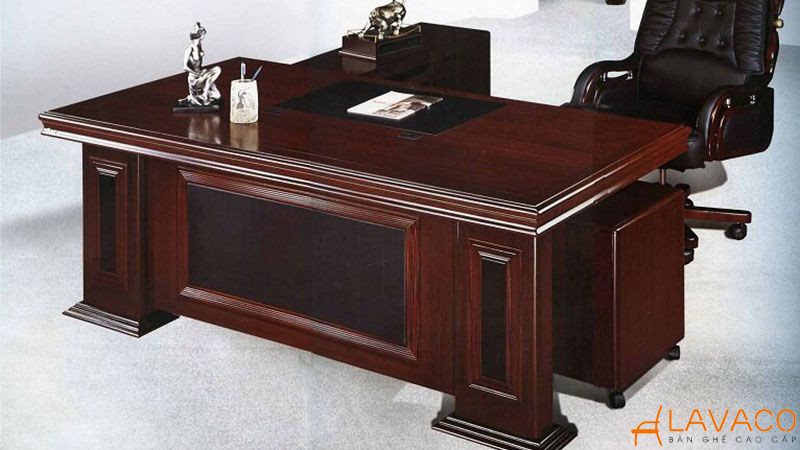 Chất liệu bàn làm việc phù hợp người mệnh Hỏa