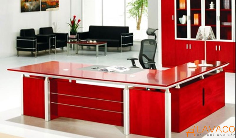 Bàn làm việc màu đỏ
