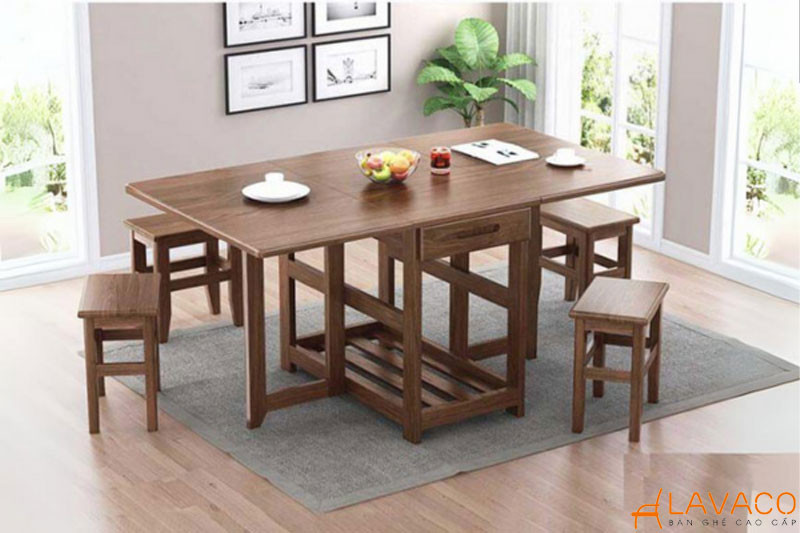Mẫu bàn trà cho căn hộ thường xuyên tiếp khách.