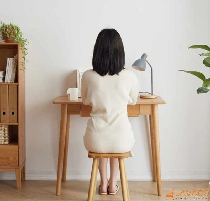 Bàn làm việc kiêm bàn trang điểm phong cách tối giản