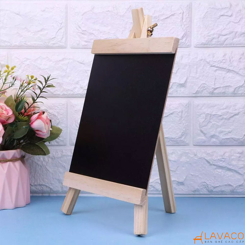 Bảng kế hoạch tuần bằng bảng phấn mini.