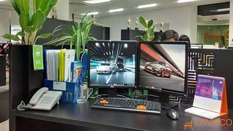 Bài trí đồ dùng cá nhân và phụ kiện tạo điểm nhấn.