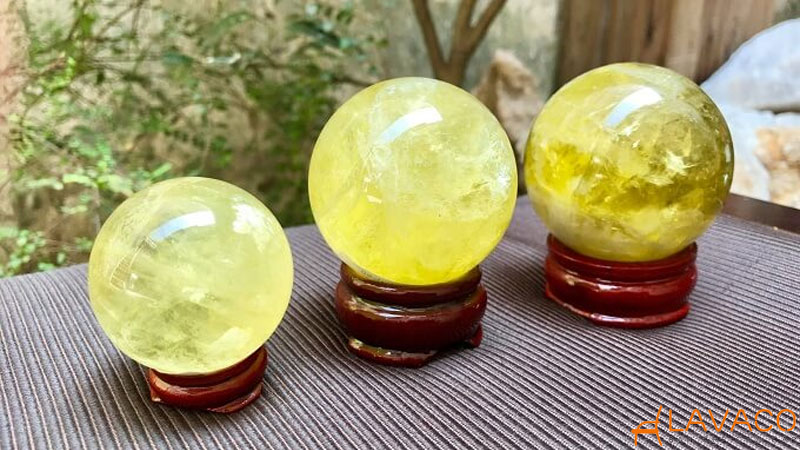 Quả cầu phong thủy màu vàng