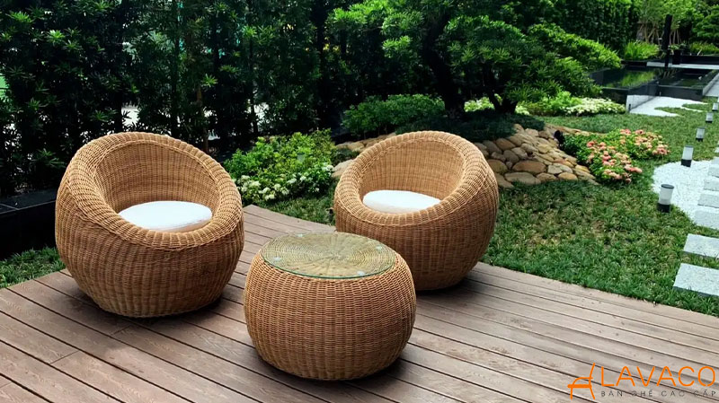Bàn ghế sân thượng kiểu ghế trứng
