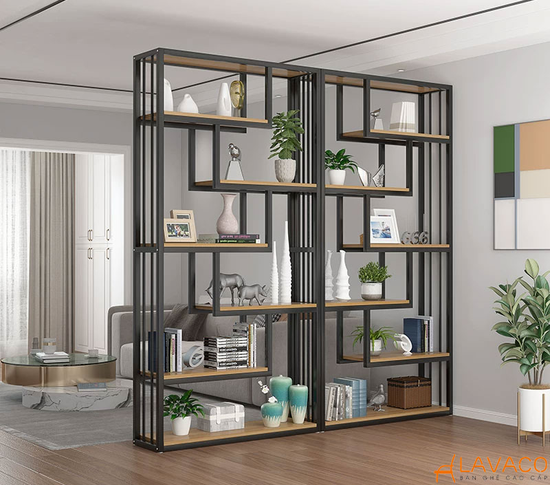 Đặt kệ ở vị trí đủ sáng, không cản lối đi