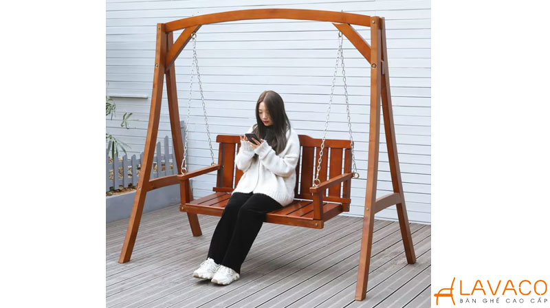 Xích đu gỗ sân thượng
