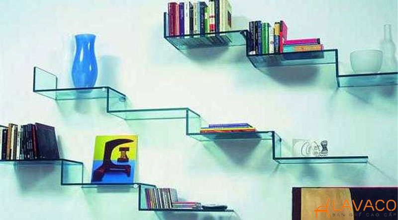 Kệ sách bằng kính cường lực kết hợp khung kim loại